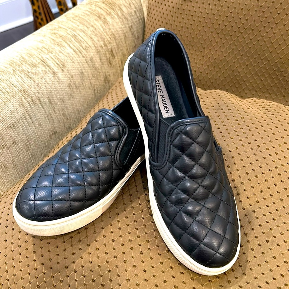 Black Ecentrcq Pleated Steve Madden Sneaker🖤